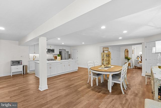 15064 BARLOW DR, Waterford, VA 20197