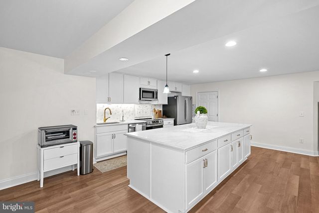 15064 BARLOW DR, Waterford, VA 20197
