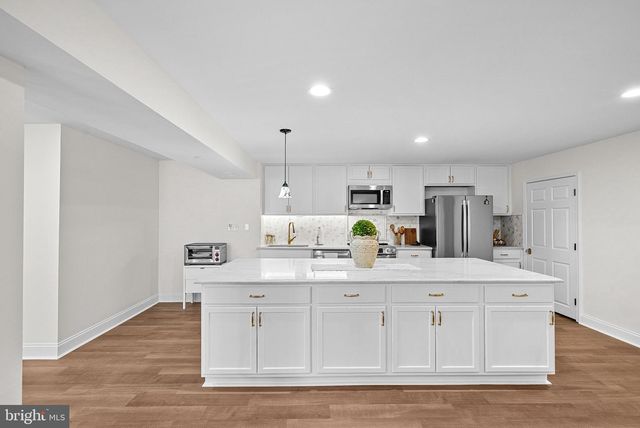 15064 BARLOW DR, Waterford, VA 20197