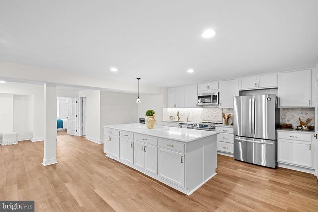 15064 BARLOW DR, Waterford, VA 20197