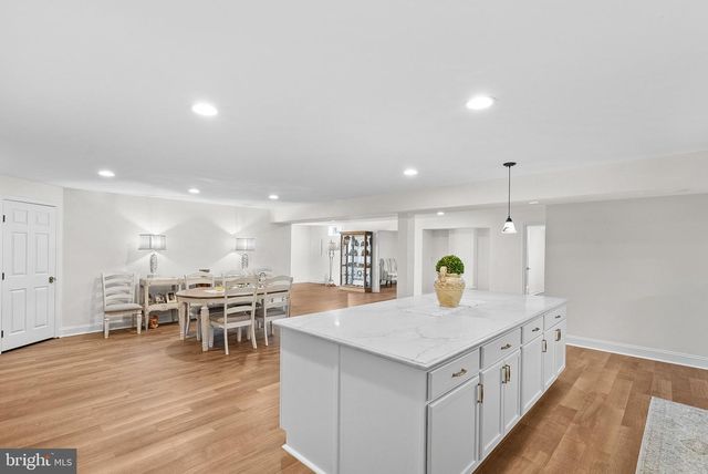 15064 BARLOW DR, Waterford, VA 20197