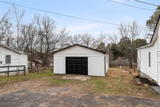 211 W Houston Street, Greenwood, AR 72936
