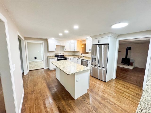 181 Dresser Hill Rd, Dudley, MA 01571