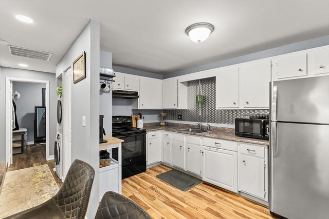 221 Oak St 223, Brockton, MA 02302