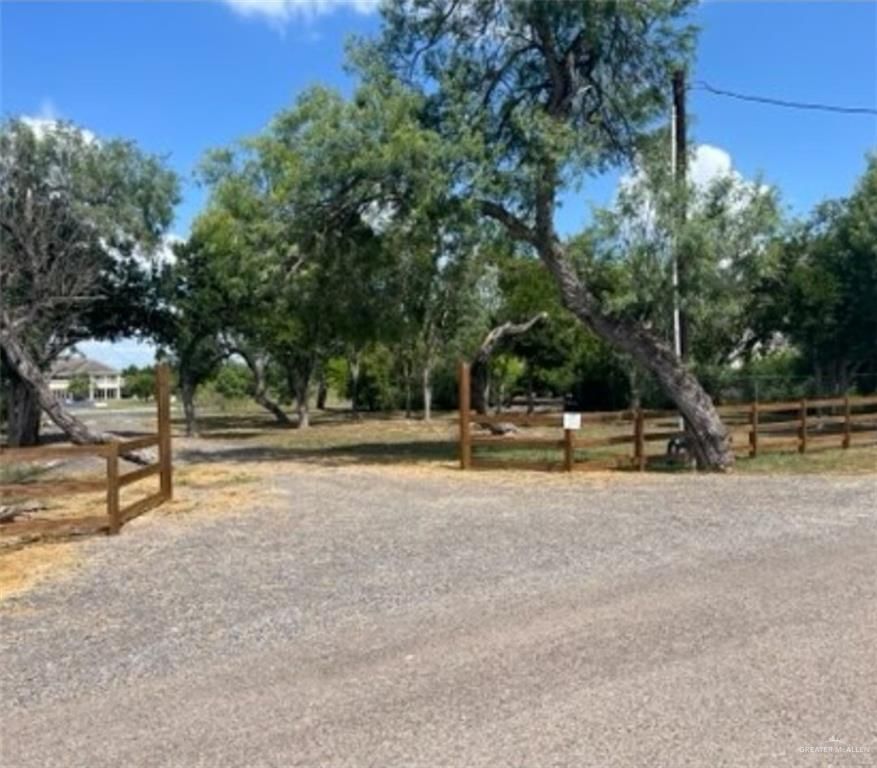 844 Lion Lake Drive, Progreso Lakes, TX 78596