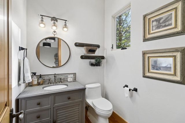 5687 Ridge Park Dr, Loomis, CA 95650