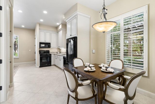 5687 Ridge Park Dr, Loomis, CA 95650