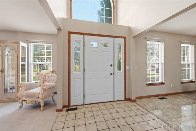 2513 Briarwood Court, Aurora, IL 60506