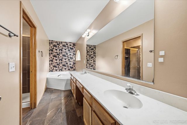 2513 Briarwood Court, Aurora, IL 60506
