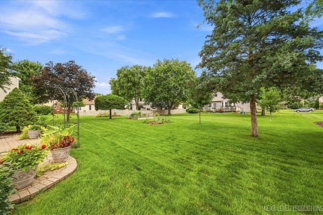 2513 Briarwood Court, Aurora, IL 60506