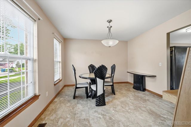 2513 Briarwood Court, Aurora, IL 60506