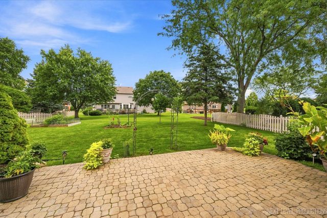 2513 Briarwood Court, Aurora, IL 60506