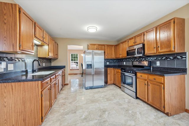 2513 Briarwood Court, Aurora, IL 60506