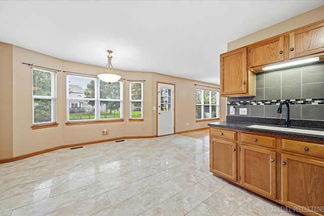 2513 Briarwood Court, Aurora, IL 60506