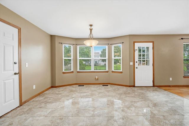 2513 Briarwood Court, Aurora, IL 60506
