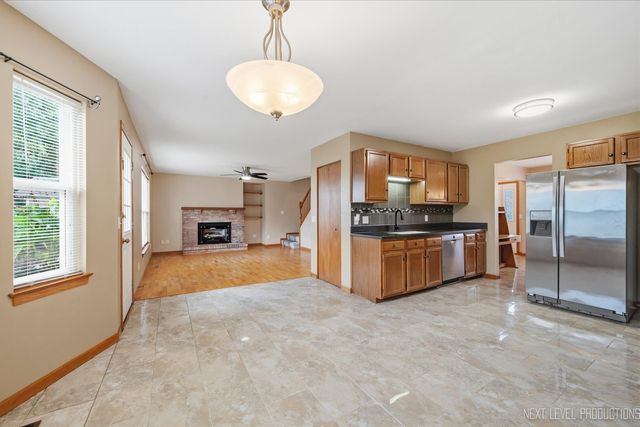 2513 Briarwood Court, Aurora, IL 60506