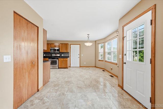 2513 Briarwood Court, Aurora, IL 60506