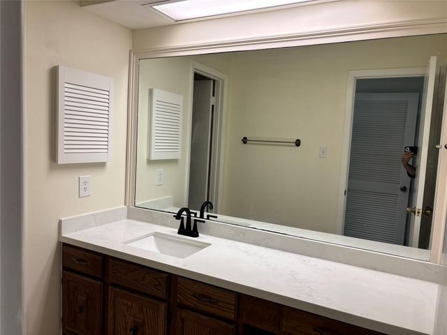 25 N Deerfoot Circle, The Woodlands, TX 77380