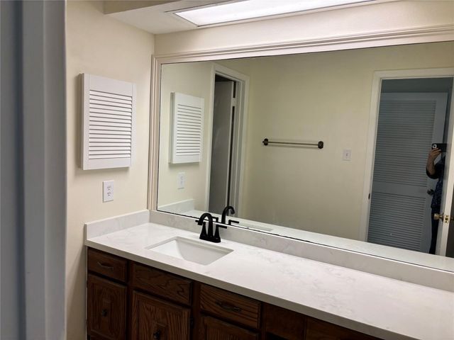 25 N Deerfoot Circle, The Woodlands, TX 77380