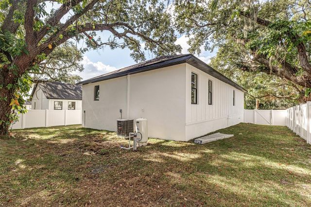 7907 N GREENWOOD AVENUE, Tampa, FL 33604