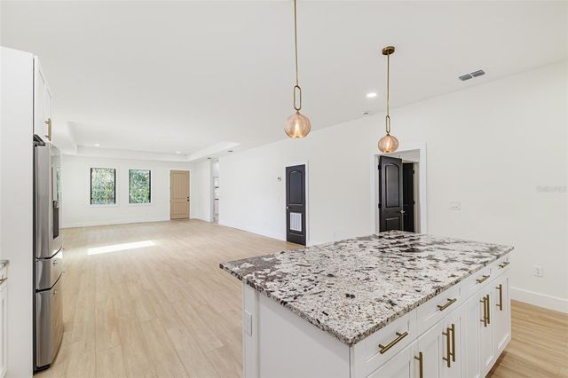 7907 N GREENWOOD AVENUE, Tampa, FL 33604