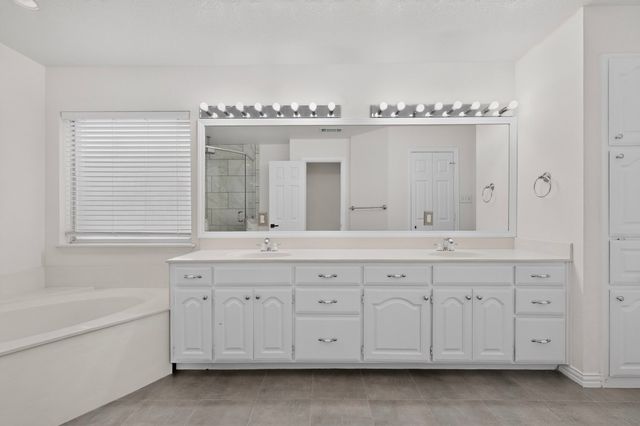714 Ashbrook Court, Euless, TX 76039