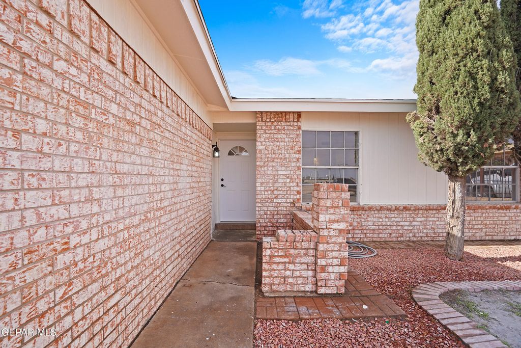 1637 James Guines Drive, El Paso, TX 79936