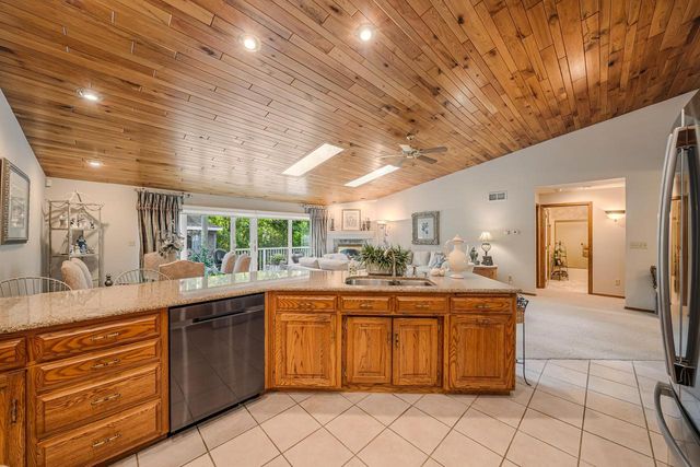 1794 GARNET COURT, Menasha, WI 54952