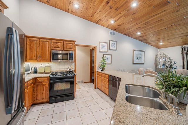 1794 GARNET COURT, Menasha, WI 54952