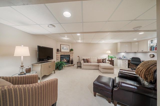 1794 GARNET COURT, Menasha, WI 54952