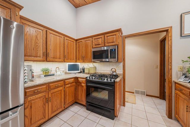 1794 GARNET COURT, Menasha, WI 54952