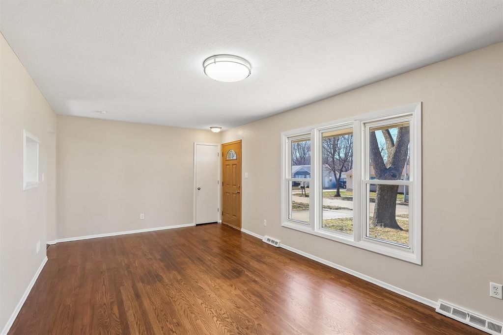 5401 SE 6th Street, Des Moines, IA 50315