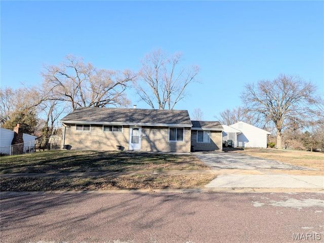 7801 Ellington Drive, St Louis, MO 63121