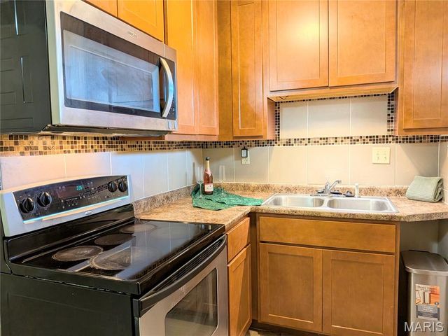 7801 Ellington Drive, St Louis, MO 63121