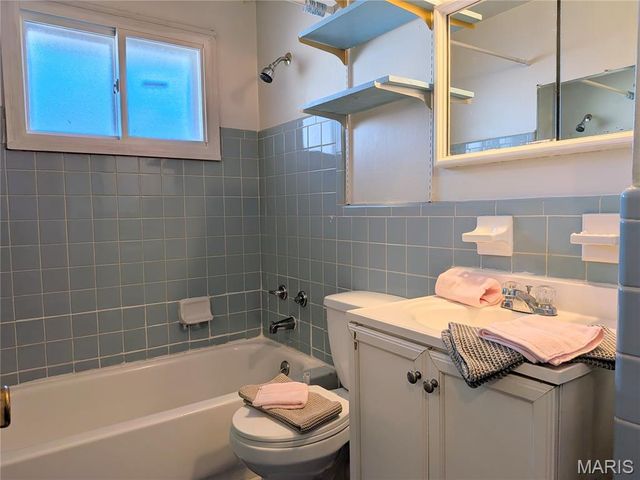 7801 Ellington Drive, St Louis, MO 63121