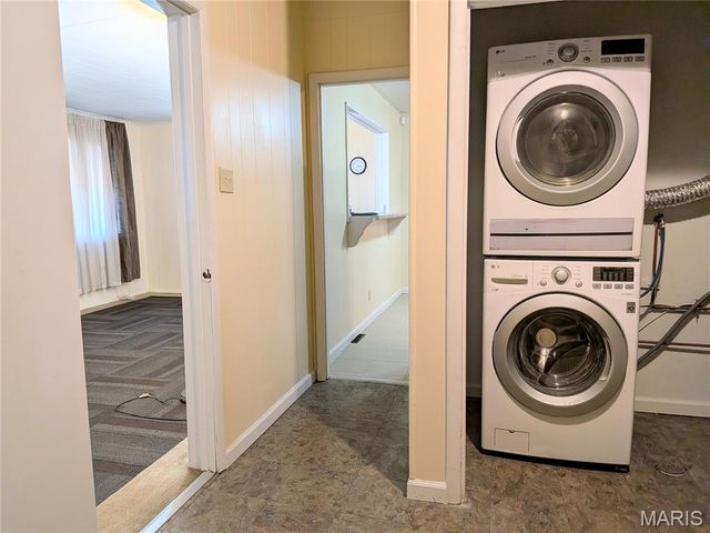 7801 Ellington Drive, St Louis, MO 63121