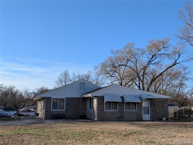 7801 Ellington Drive, St Louis, MO 63121