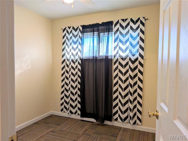 7801 Ellington Drive, St Louis, MO 63121