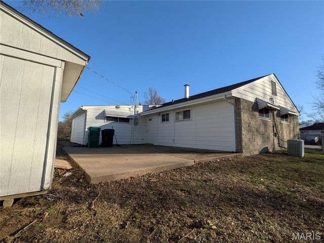 7801 Ellington Drive, St Louis, MO 63121