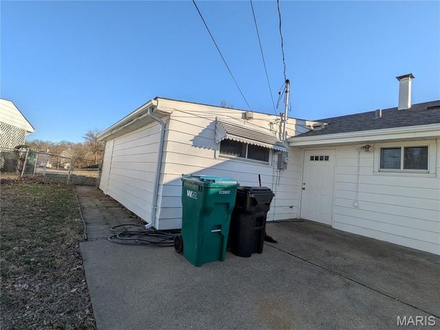 7801 Ellington Drive, St Louis, MO 63121