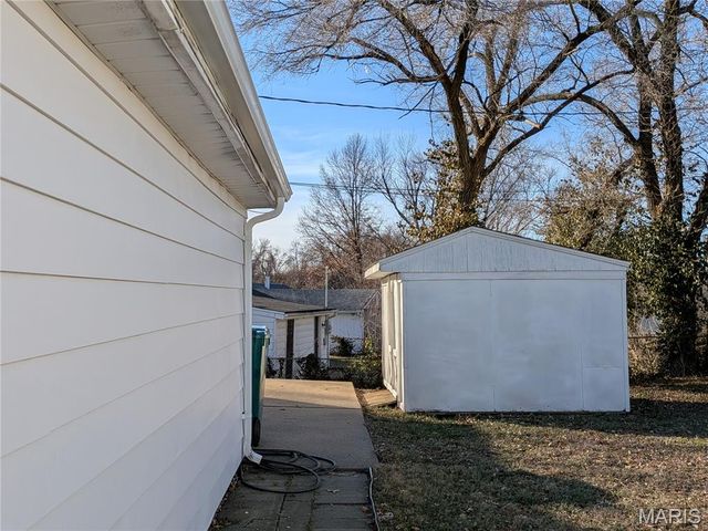 7801 Ellington Drive, St Louis, MO 63121