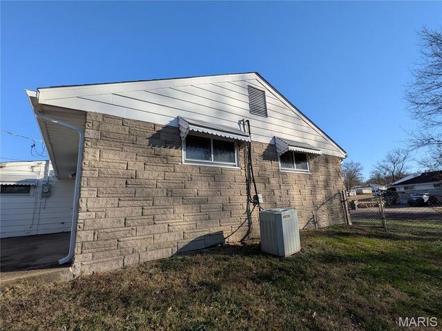 7801 Ellington Drive, St Louis, MO 63121