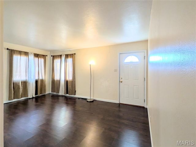 7801 Ellington Drive, St Louis, MO 63121