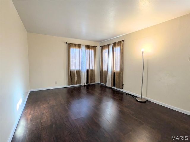 7801 Ellington Drive, St Louis, MO 63121