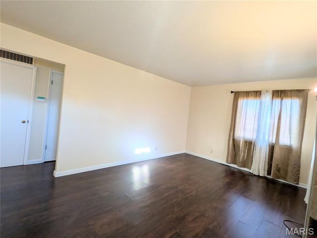 7801 Ellington Drive, St Louis, MO 63121