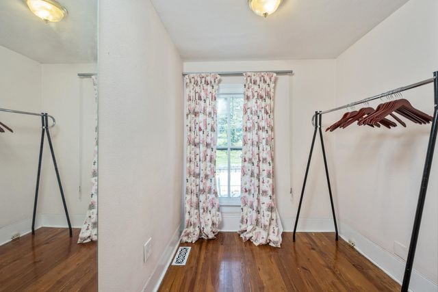 940 W BEVERLEY ST, Staunton, VA 24401