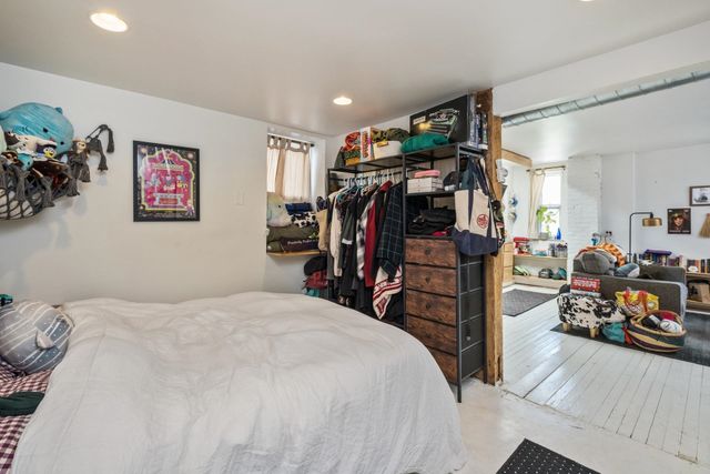 940 W BEVERLEY ST, Staunton, VA 24401
