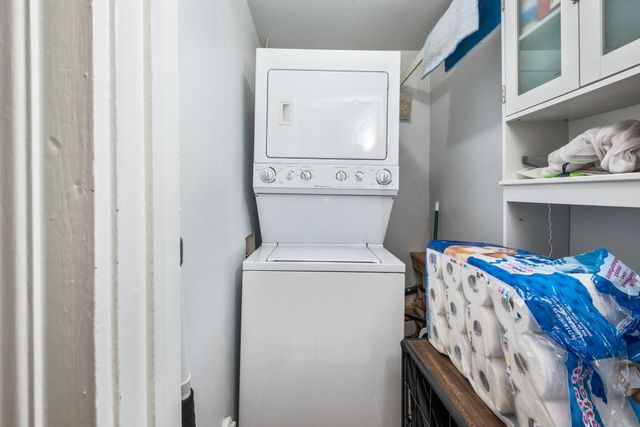 940 W BEVERLEY ST, Staunton, VA 24401