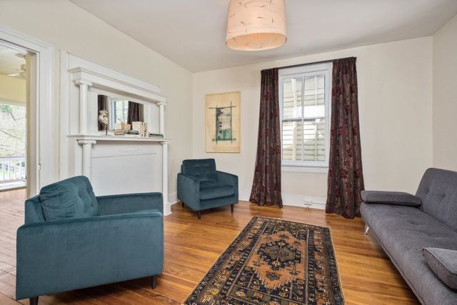 940 W BEVERLEY ST, Staunton, VA 24401