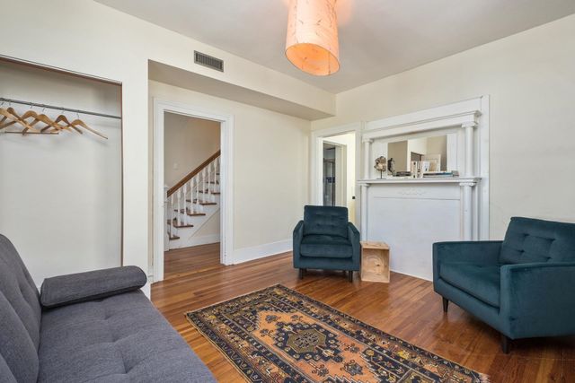 940 W BEVERLEY ST, Staunton, VA 24401